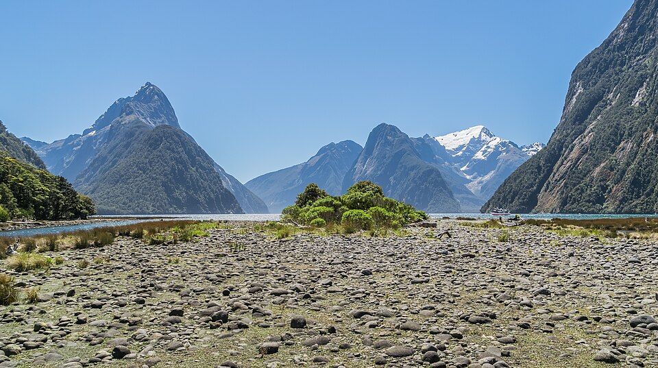 Milford Sound in Fiordland National Park 12 — Milford Sound, New Zealand