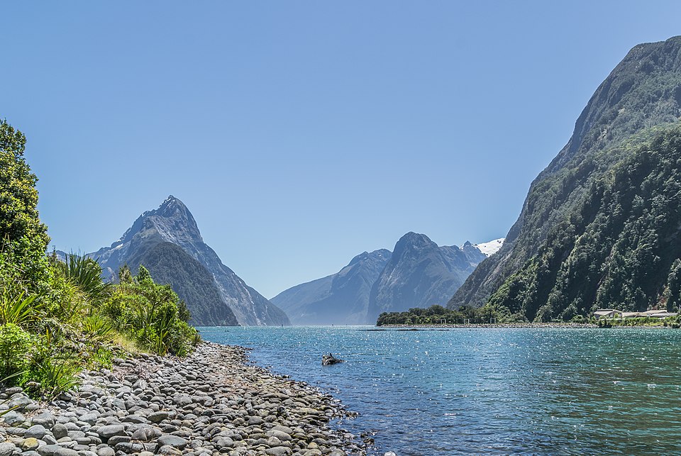 Milford Sound in Fiordland National Park 18 — Milford Sound, New Zealand