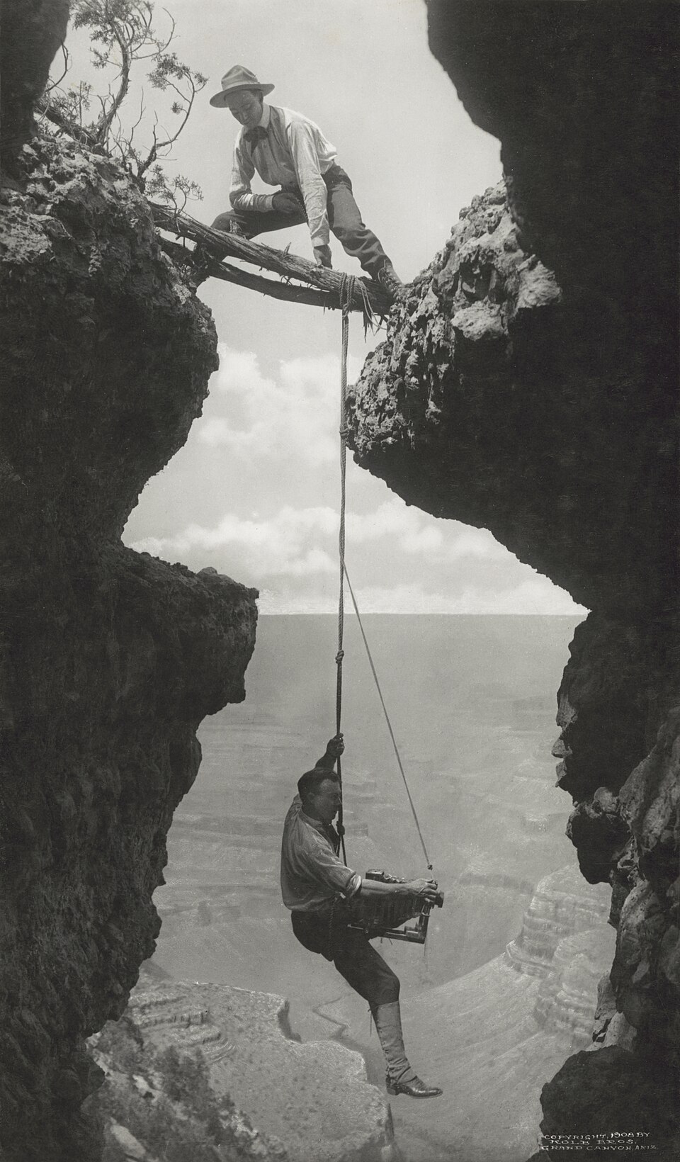 Arizona. Grand Canyon, photographer suspended on climber's rope LCCN2012648368 — Grand Canyon, United States