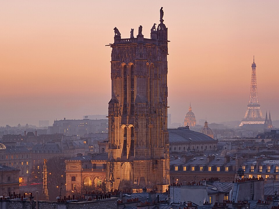 Tour Saint-Jacques au crépuscule — Paris, France