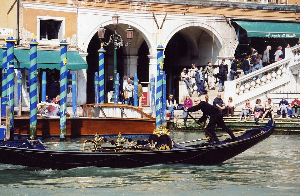 Venice gondola r04536 — Venice, Italy