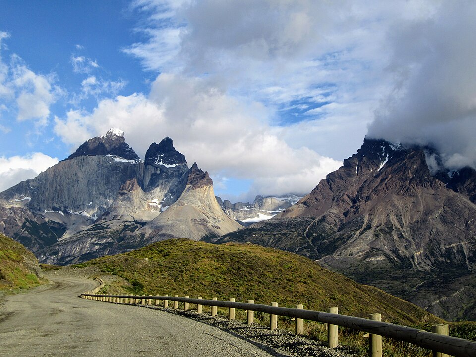 Road and Cuernos Torres Del Paine National Park Chile — Torres del Paine, Chile