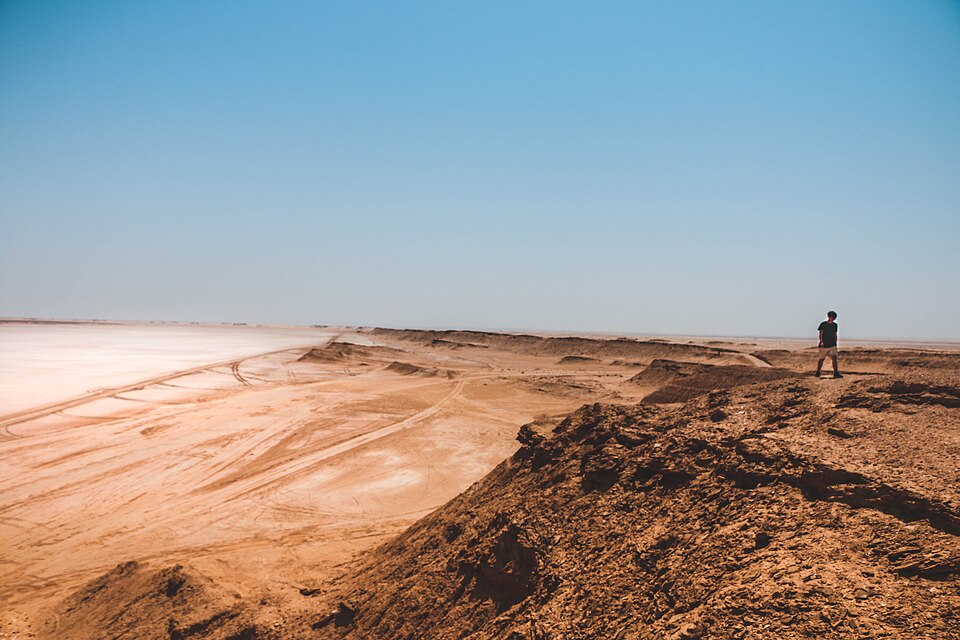 Tunisian Sahara Desert in a 46°c afternoon — Erg Chebbi, Morocco