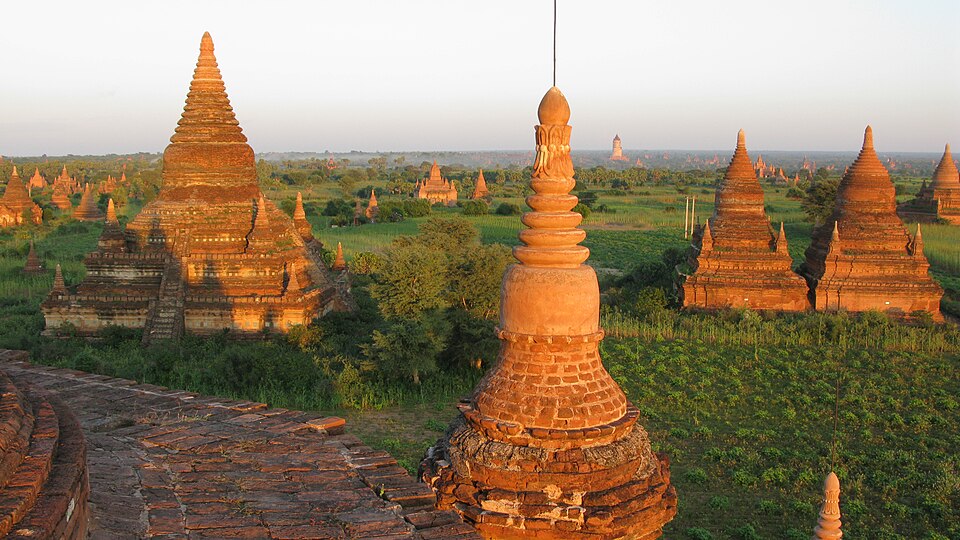 Bagan, Myanmar, Ancient temples at sunset — Bagan, Myanmar
